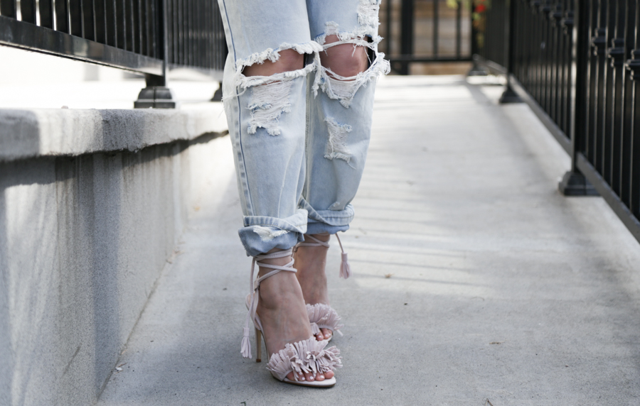 distressed-ripped-jeans-pink-sandals